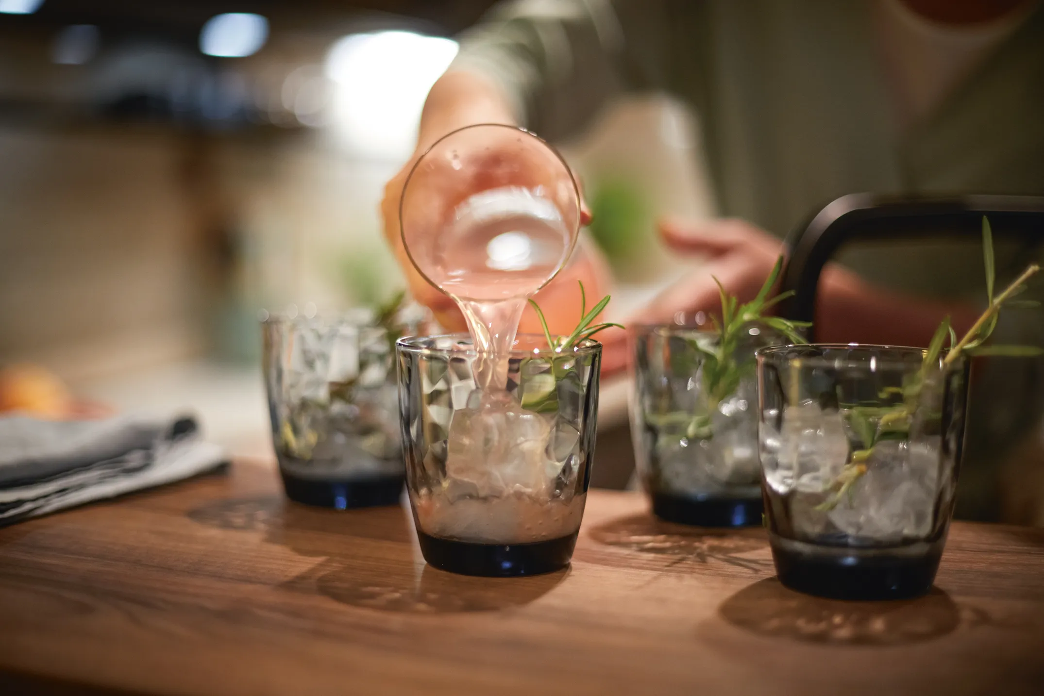 ARP-L490P_Model-11_Mood_Cocktail_2022.webp